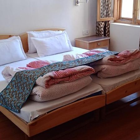 Lhardak Home Stay Лех Екстериор снимка