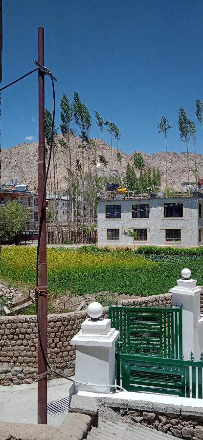 Lhardak Home Stay Лех Екстериор снимка