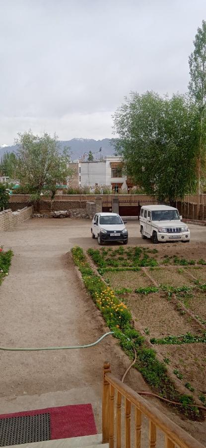 Lhardak Home Stay Лех Екстериор снимка